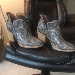 Jeffrey Campbell Rowlan Snakeskin Embossed Bootie 7.5M